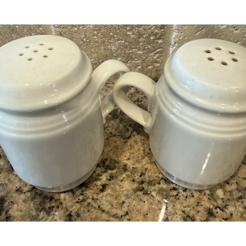 Arnold Palmer Latrobe Country Club Vintage Salt And Pepper shakers Golf